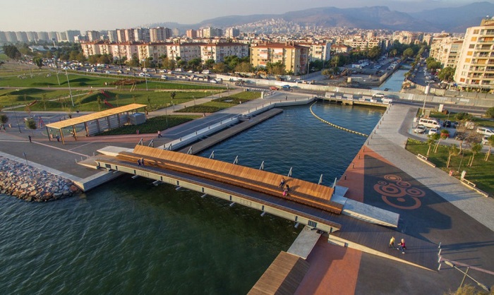 Overzicht Bostanlı Bridge