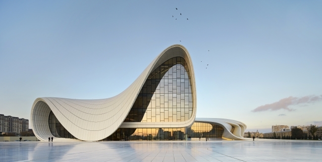 Heydar Aliyev Center in Baku. Foto door Hufton+Crow