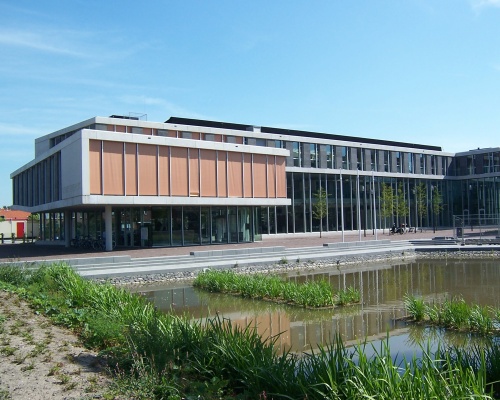 Het Raadhuisplein in Zwijndrecht