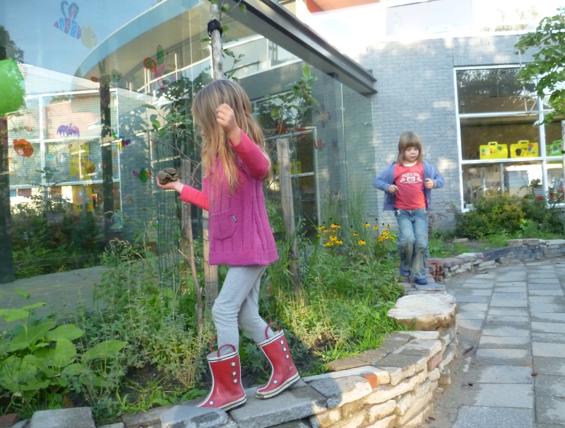 Het openbare schoolplein volgens Jantje Beton 