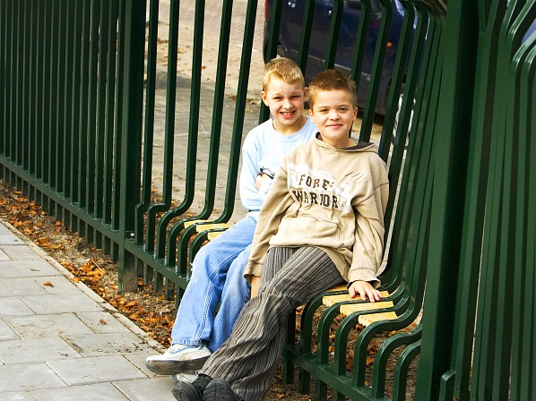 Ontmoetingshek voor schoolplein en buurt